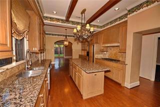 3431 Mockingbird Ln, Dallas TX  75235-5940 exterior