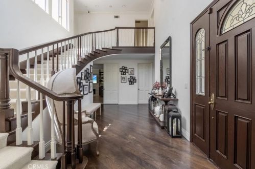 1566 Hillside Dr, Glendale CA  91208-2456 exterior