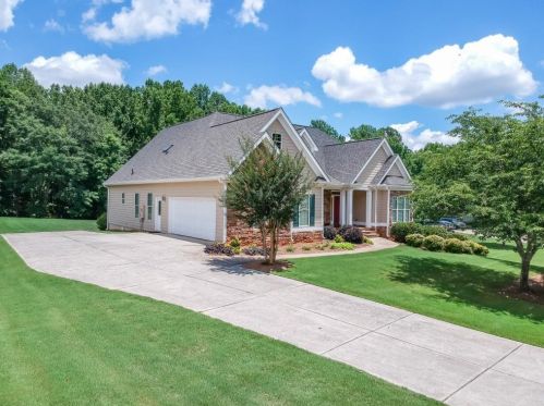 51 Jennings Ct, Jefferson, GA 30549-4042
