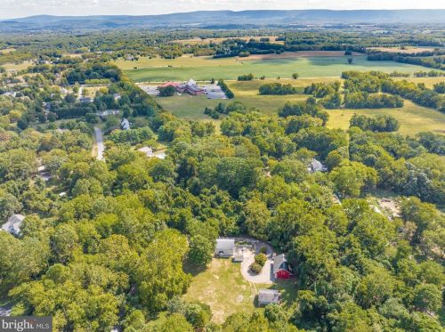 365 Big Oak Dr, Shepherdstown WV 25443-4598 exterior