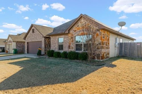 225 Glenview Dr, Aubrey, TX 76227-1208
