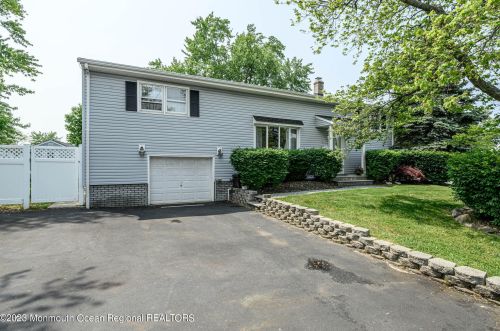 4 Lynn Blvd, Hazlet, NJ 07730-2202