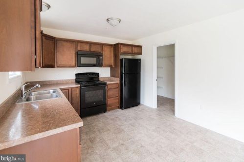 96 Breezewood Dr, Hanover PA  17331-9588 exterior