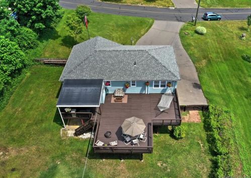 11 Longmeadow Dr, Waterbury, CT 06706-2631