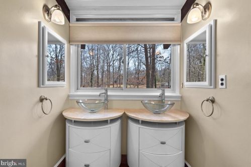 1006 Somerset Ln, Silver Spring MD 20904-6241 exterior