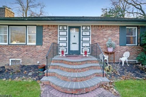 54 Luddington Rd, Town Center, NJ 07052-3714
