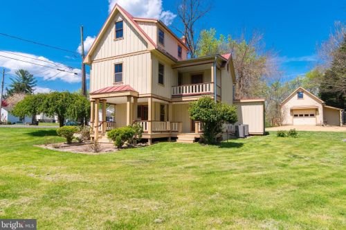 387 Carter Ave, Harpers Ferry, WV 25425-3561