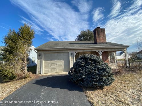 76 Dorset Rd, Lakehurst, NJ 08759-6825