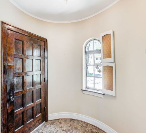 8939 Claremont Ave, Chicago, IL 60643-6421