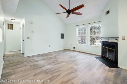 52 Snapdragon Ct, Jackson Twp, NJ 08527-2572
