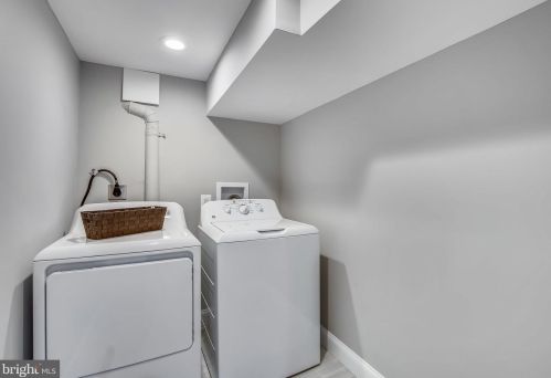 11810 Valleywood Dr, Silver Spring MD 20902-2233 exterior