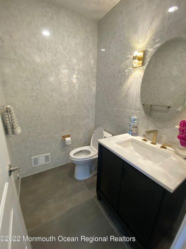 29 Mindy Ln, Tinton Falls, NJ 07724-2430