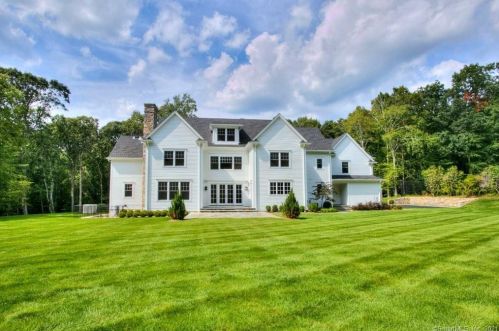 45 Lukes Wood Rd, New Canaan, CT 06840-2202