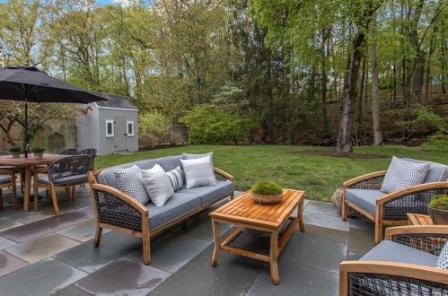 1 Mckendry Ct, Norwalk CT  06853-1018 exterior