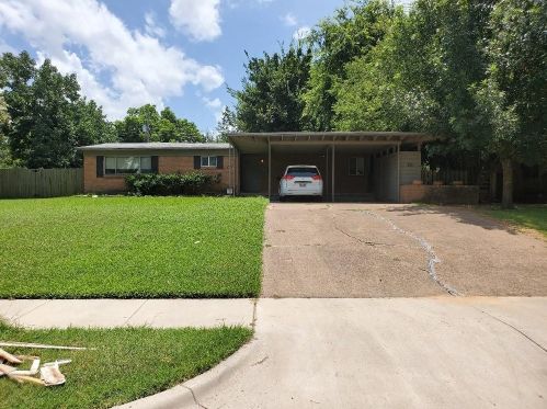 106 Scotland Dr, Irving TX  75062-6732 exterior