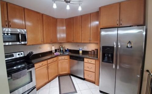 9375 Landings Ln, Des Plaines, IL 60016-5265