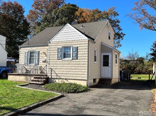 489 Woodbridge Ave, Avenel, NJ 07001-1322