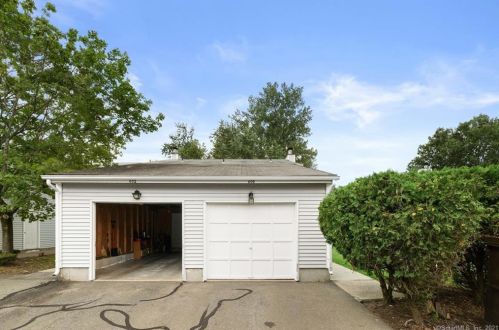 600 Spring Meadow Rd, Wapping CT  06074-1633 exterior