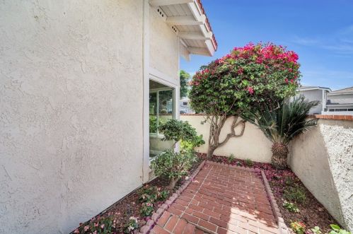 940 Ridgecrest Cir, Anaheim, CA 92807-4503
