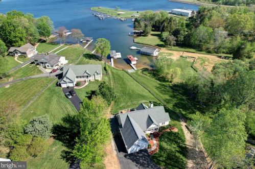 166 Pleasants View Pt, Bumpass, VA 23024-4402