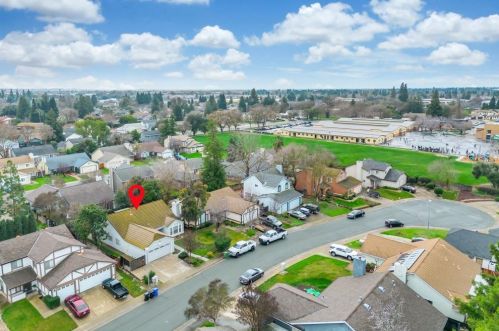 8616 Diamond Crest Ct, Elk Grove CA  95624-2848 exterior
