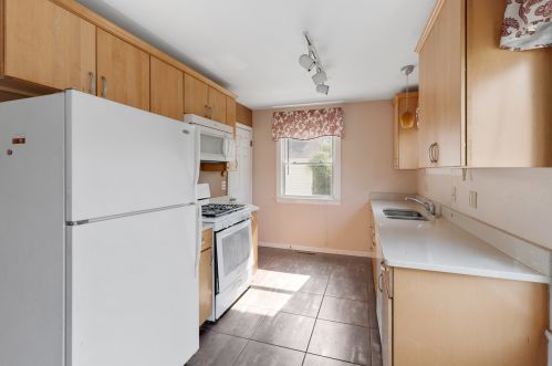 423 Edwards Ave, Barrington Hills, IL 60118