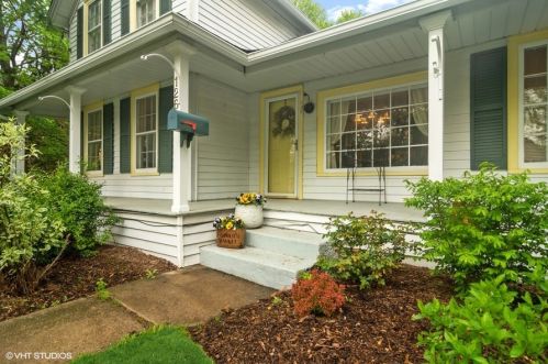 126 Colfax St, Palatine, IL 60067-5016