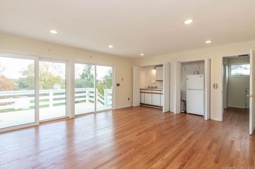 33 Camelot Dr, Upper Stepney CT  06468-2004 exterior