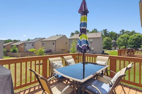 3812 Hempstead Way, Atlanta GA  30331-5268 exterior