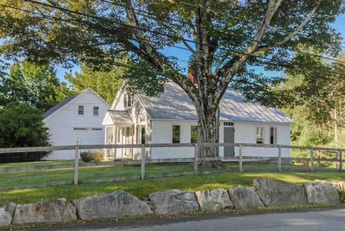 14 Church St, Deerfield, NH 03037-1426