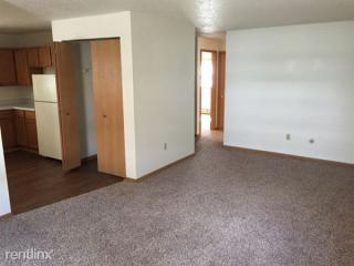 1107 Campbell Dr, Grand Forks ND  58201-6908 exterior
