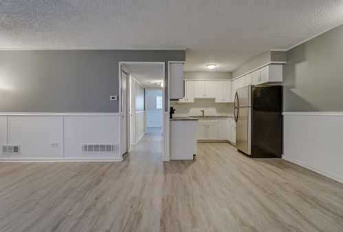 1234 Chalet Rd, Naperville, IL 60563-8942