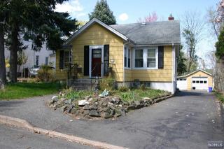 19 John St, Closter, NJ 07624-1203