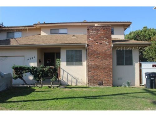 11835 Grevillea Ave, Hawthorne, CA 90250-2905