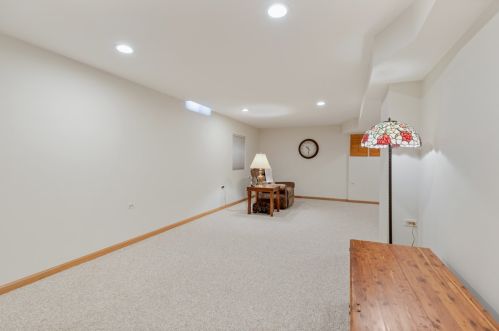 723 Warwick Dr, Carol Stream IL  60188-4332 exterior