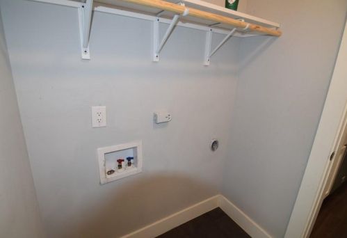 7513 Carriage Dr, Austin TX  78752-1401 exterior