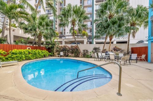 424 Walina St, Honolulu HI  96815-2955 exterior