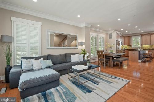 2737 Linden Ln, Silver Spring MD 20910-1212 exterior