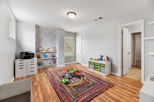 8200 Alophia Dr, Austin TX  78739-1998 exterior