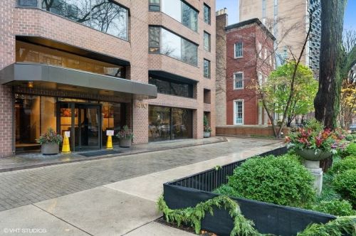 1410 State Pkwy, Chicago, IL 60610-1512