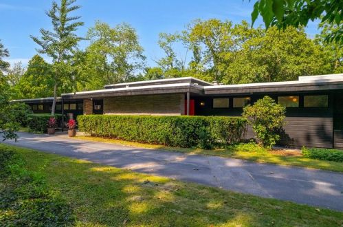 295 Cedar Ave, Warwick, RI 02818-2604