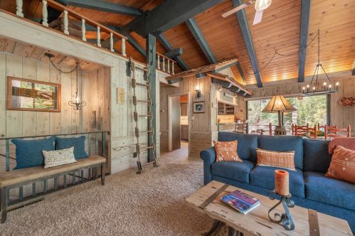 6860 Riv Rd, Truckee CA  exterior