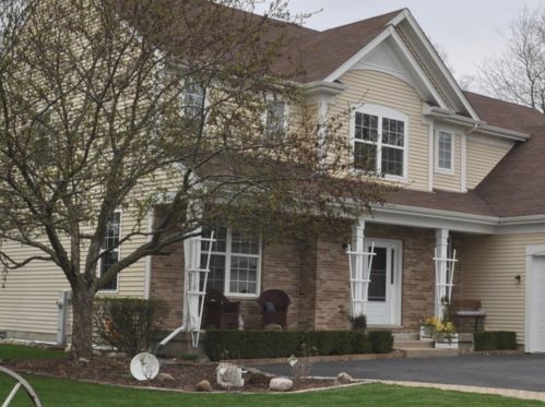 1102 Wilmot Farms Dr, Spring Grove, IL 60081-8201