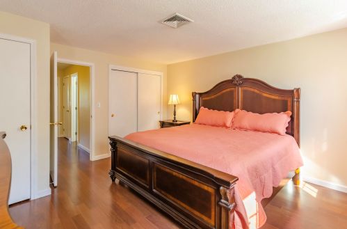 225 Fox Holw Dr, Hudson NH  03051-4885 exterior