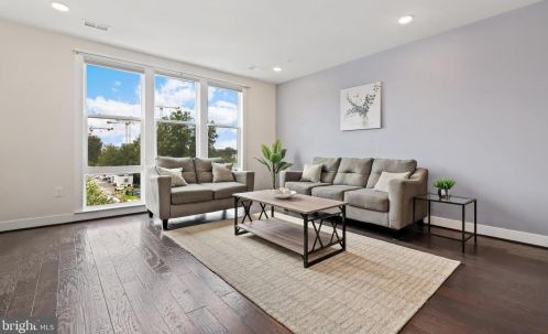 1871 Michael Faraday Dr, Herndon, VA 20190