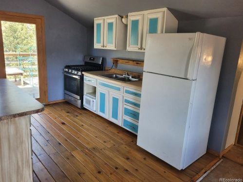 425 Maid Marian Dr, Divide, CO 80814-9528