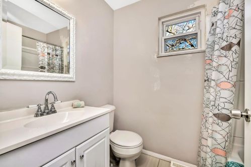 8459 Fernwell Dr, Cincinnati OH 45231-5747 exterior