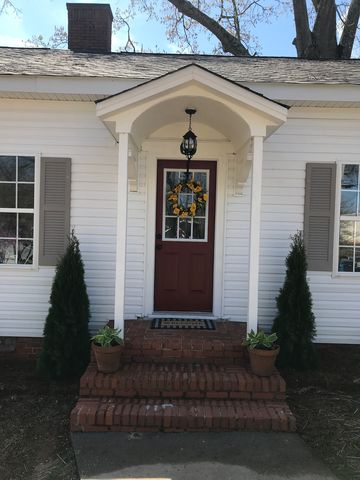 69 Hood St, Commerce, GA 30529-2214