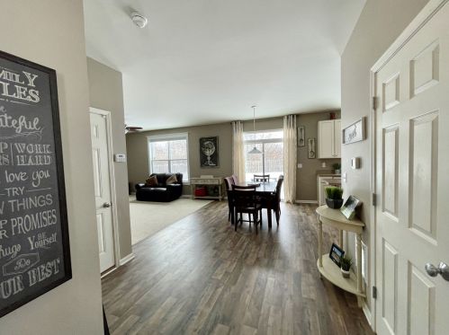 1600 Bristol Dr, Pingree Grove IL  60140-9040 exterior