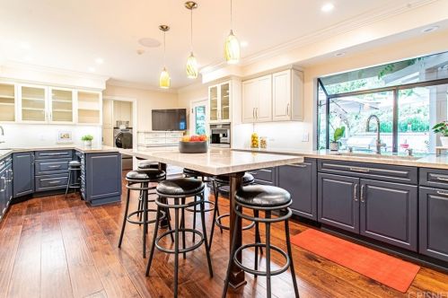 2010 Buckingham Pl, Glendale CA  91206-1401 exterior